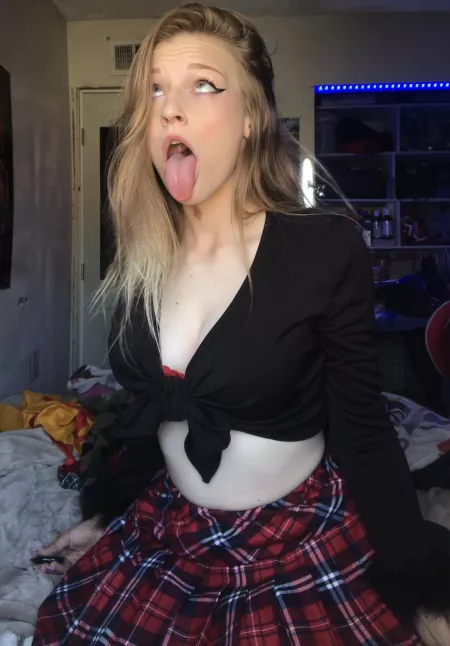 I love sticking my tongue out 👅