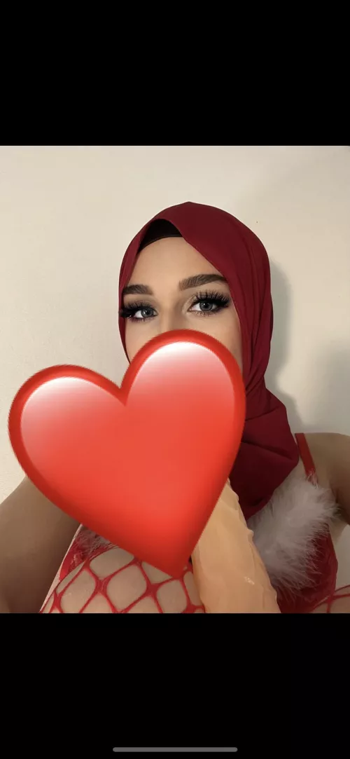 I love sucking on my dildo, practising for my first real dick 😇