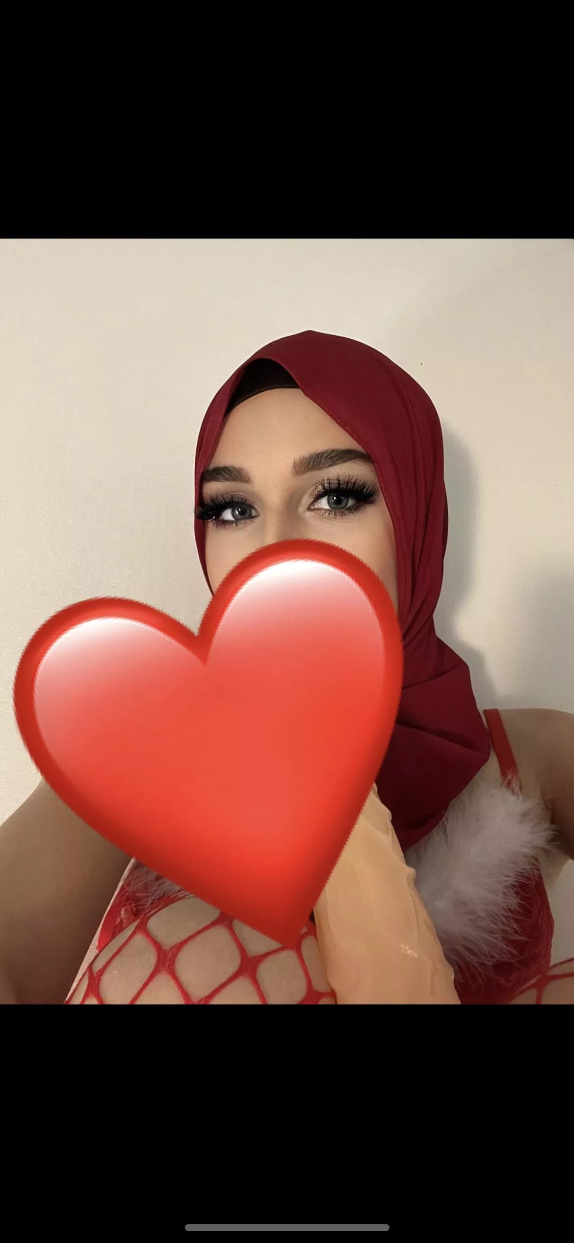 I love sucking on my dildo, practising for my first real dick 😇