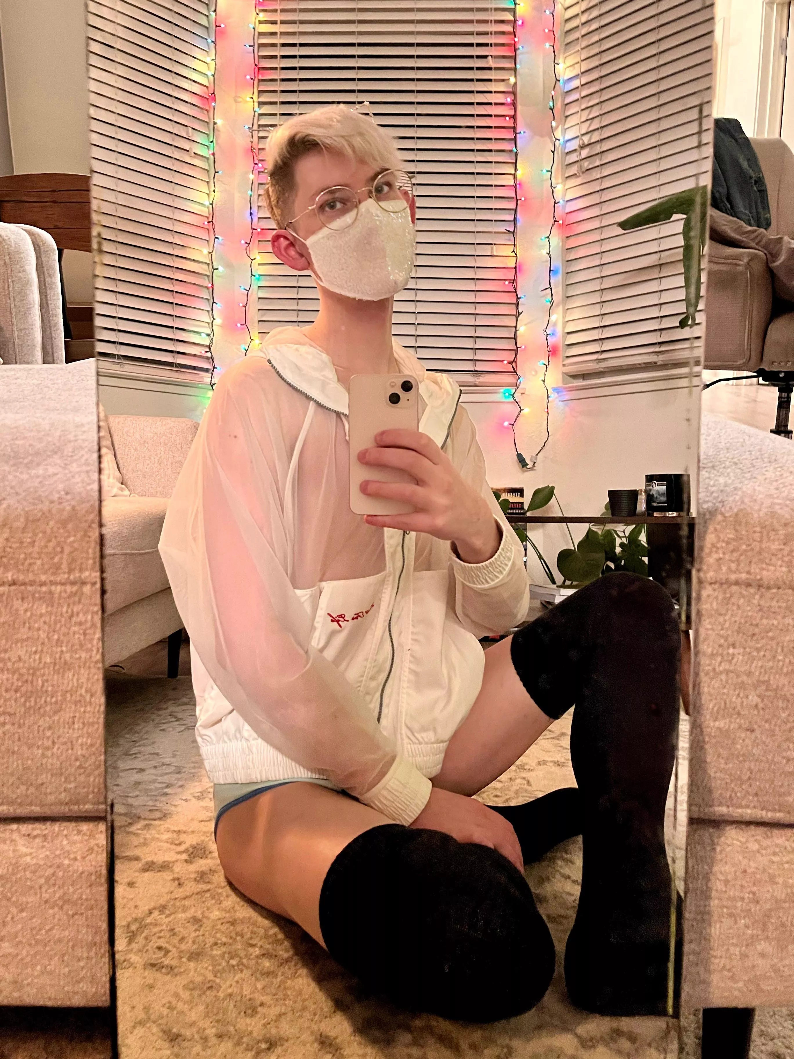 I love this jacket and I never get to wear it, so I’ll wear it here :)