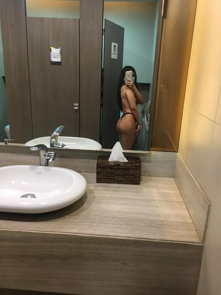 I love to flash when in public areas , the thought of getting cough makes me so wet! I love to flash when in public areas , the thought of getting cough makes me so wet!