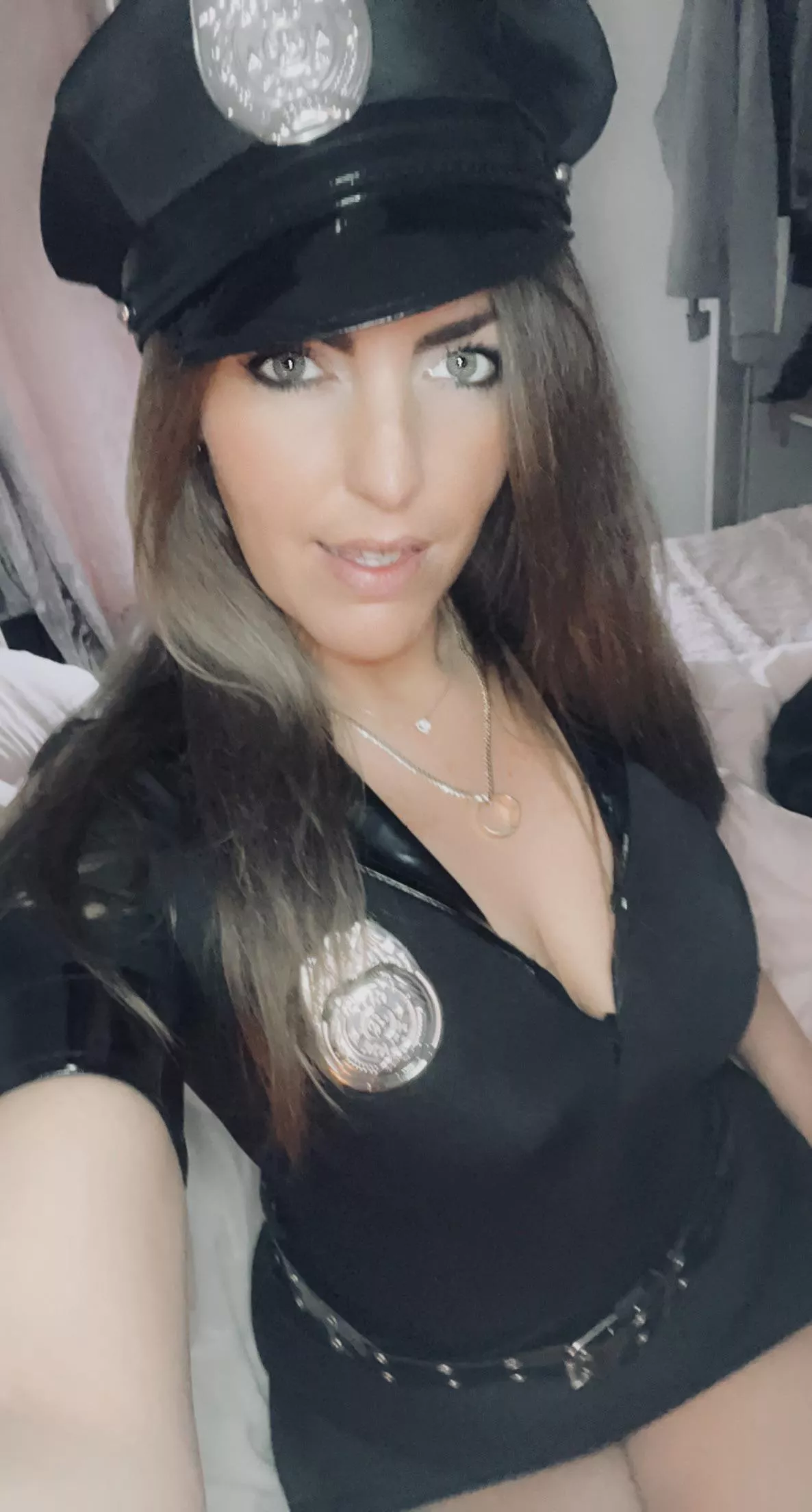 I love to s3xt, video call, Live 📲, sexy + single cum chat with me (link in comments) verified OF creator💋 join me live