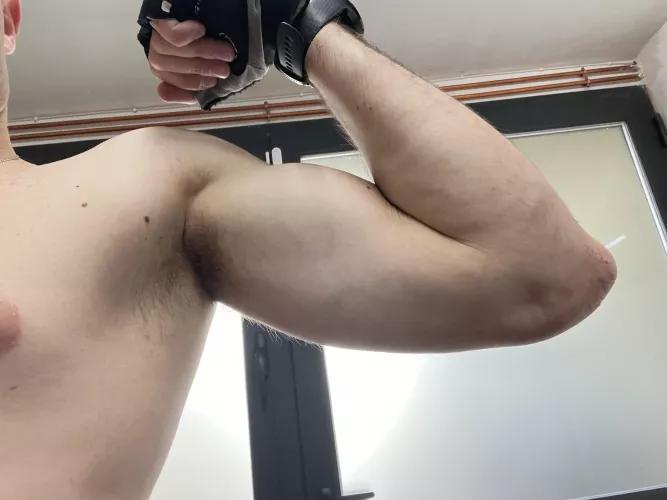 I love to see you drooling and taking off your dick jerking off on my pits😈