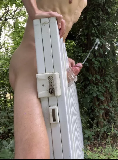 I love to shoot huge loads ๐ฆ ๐ฆ ๐ฆ and I love nature ๐! Do you like my new toy?