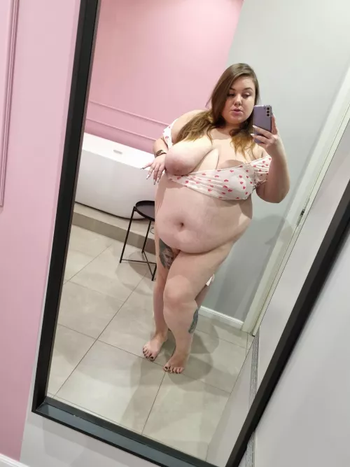 I love to show my juicy body💜