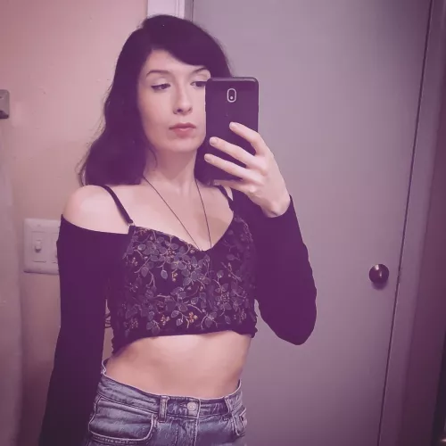 I love to wear these tops, cold weather be damned 🥰