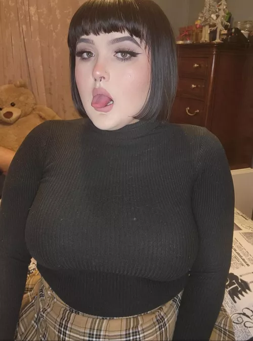 i love turtlenecks!! do you think they look good on me?? :)