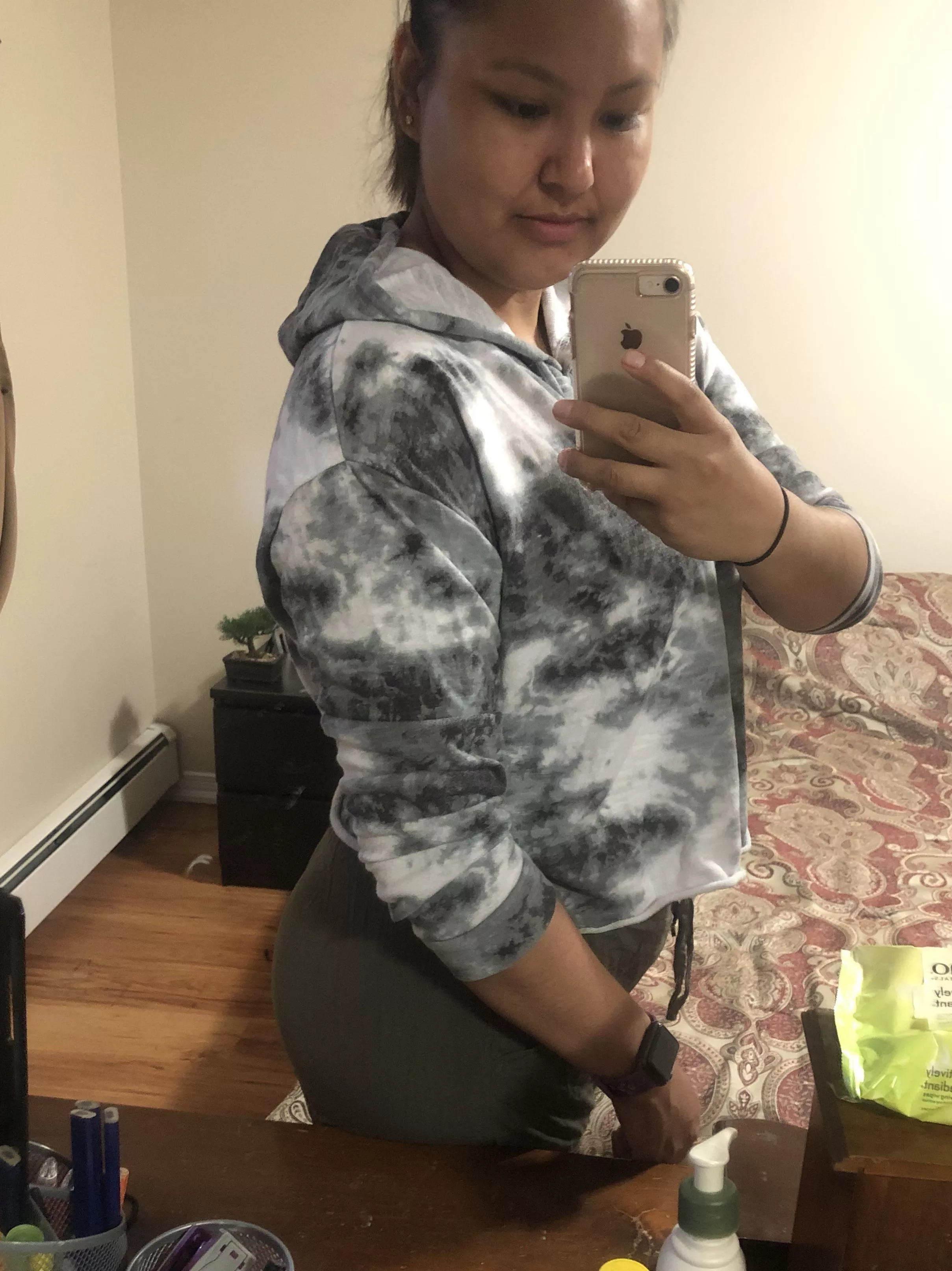 I love wearing a crop top and tight leggings to workout 💋