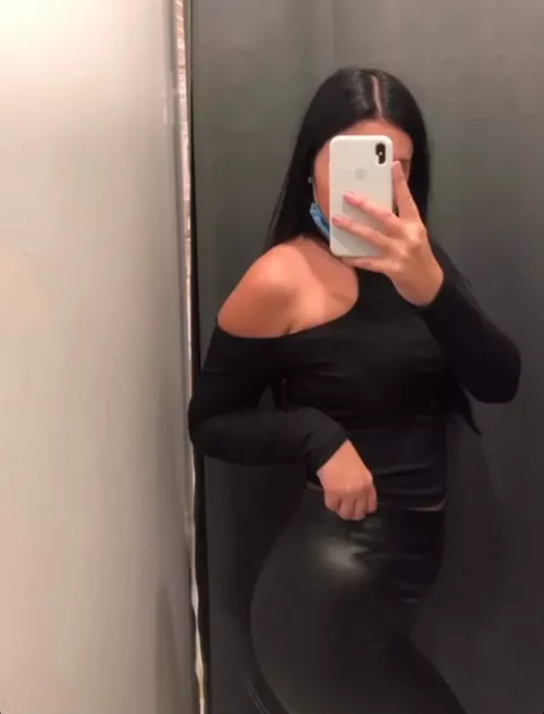 I love wearing these leggings 😼