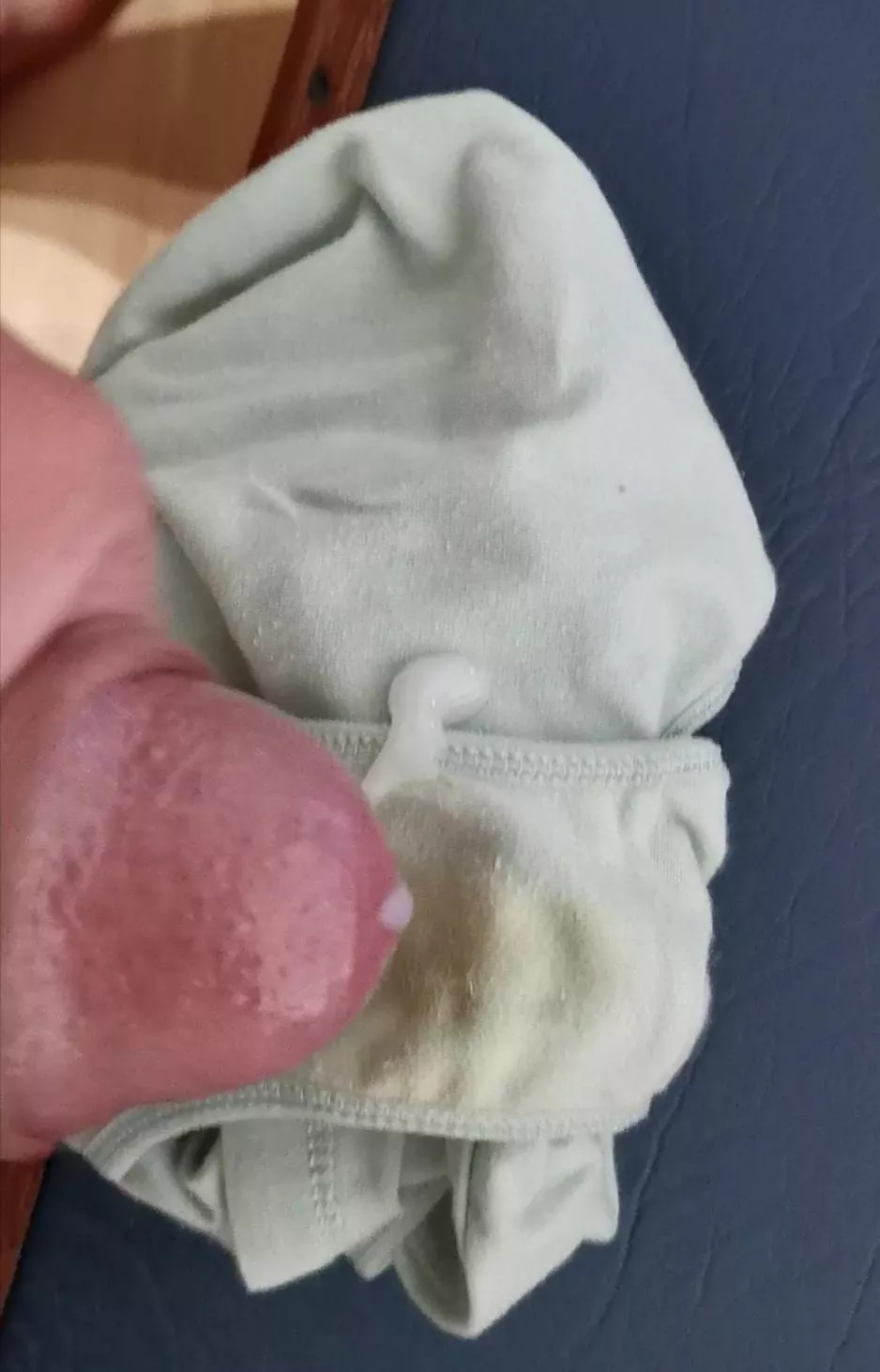 I love what her panties do to me 😎