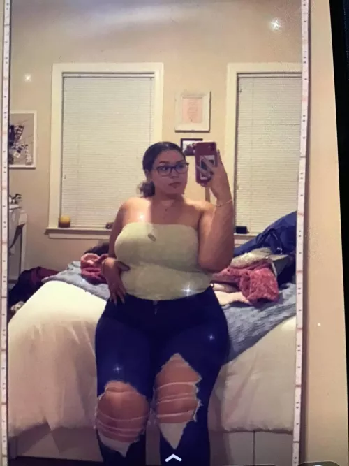 I love when a man can touch my thighs through my jeans (F20)