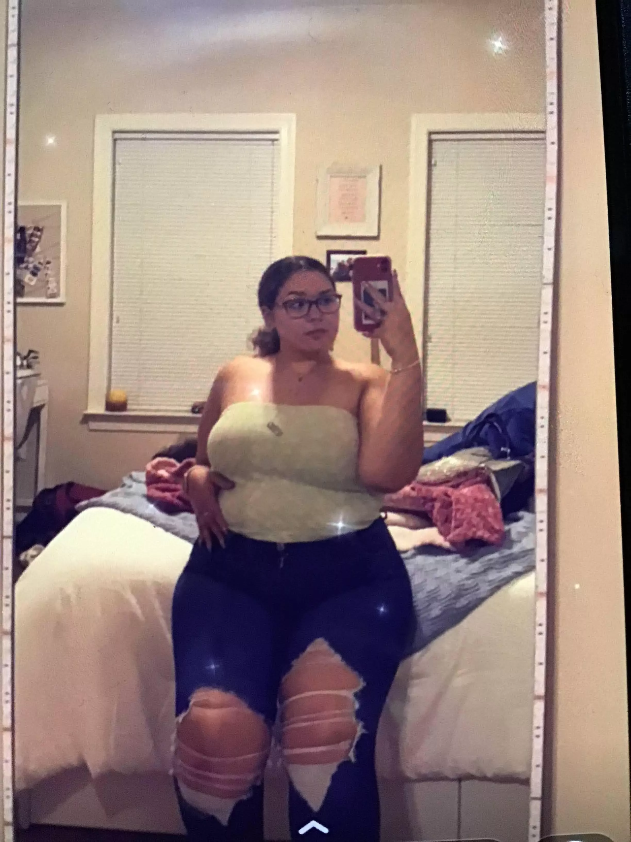 I love when a man can touch my thighs through my jeans (F20)