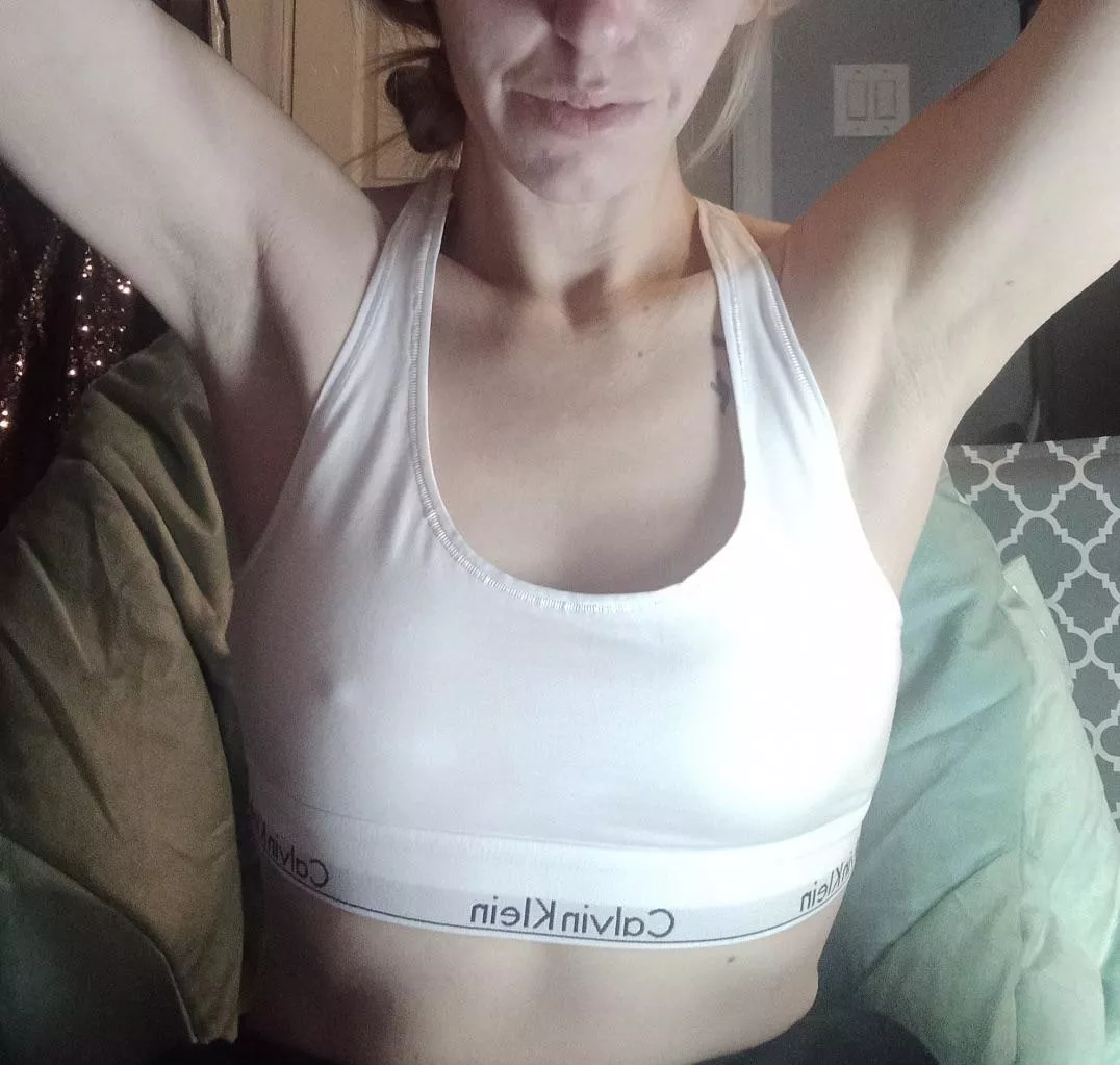 I love when I’m only in my bra and my pits are licked I love when I’m only in my bra and my pits are licked