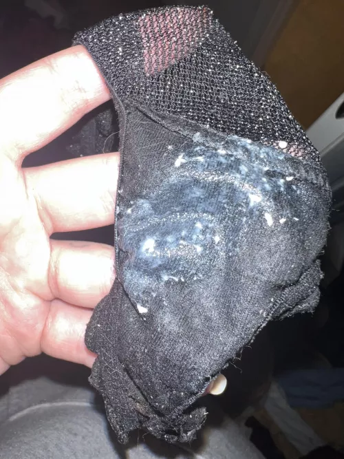 I love when my panties smell so much you can smell them through my pants. I know I smell but itβs almost intoxicating to keep the wear up to see how smelly I can get