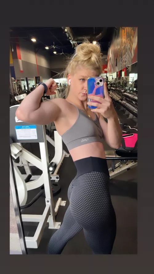 i love yoga pants 🥰🥲