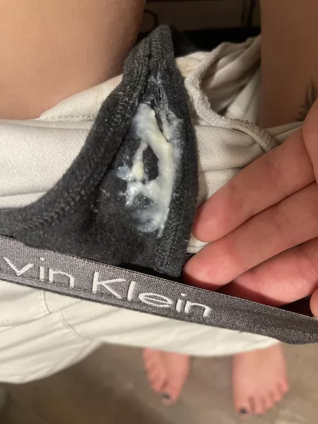 I made a mess in my Calvins at the gym for you 👅