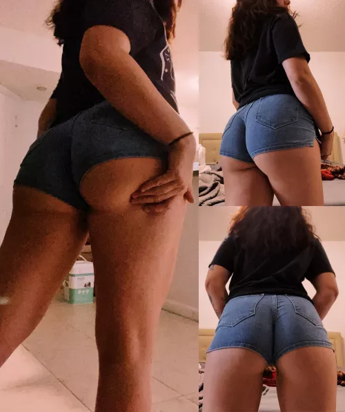 I may be 5’3 and petite but my ass fat 🥴🍑💦💦😋