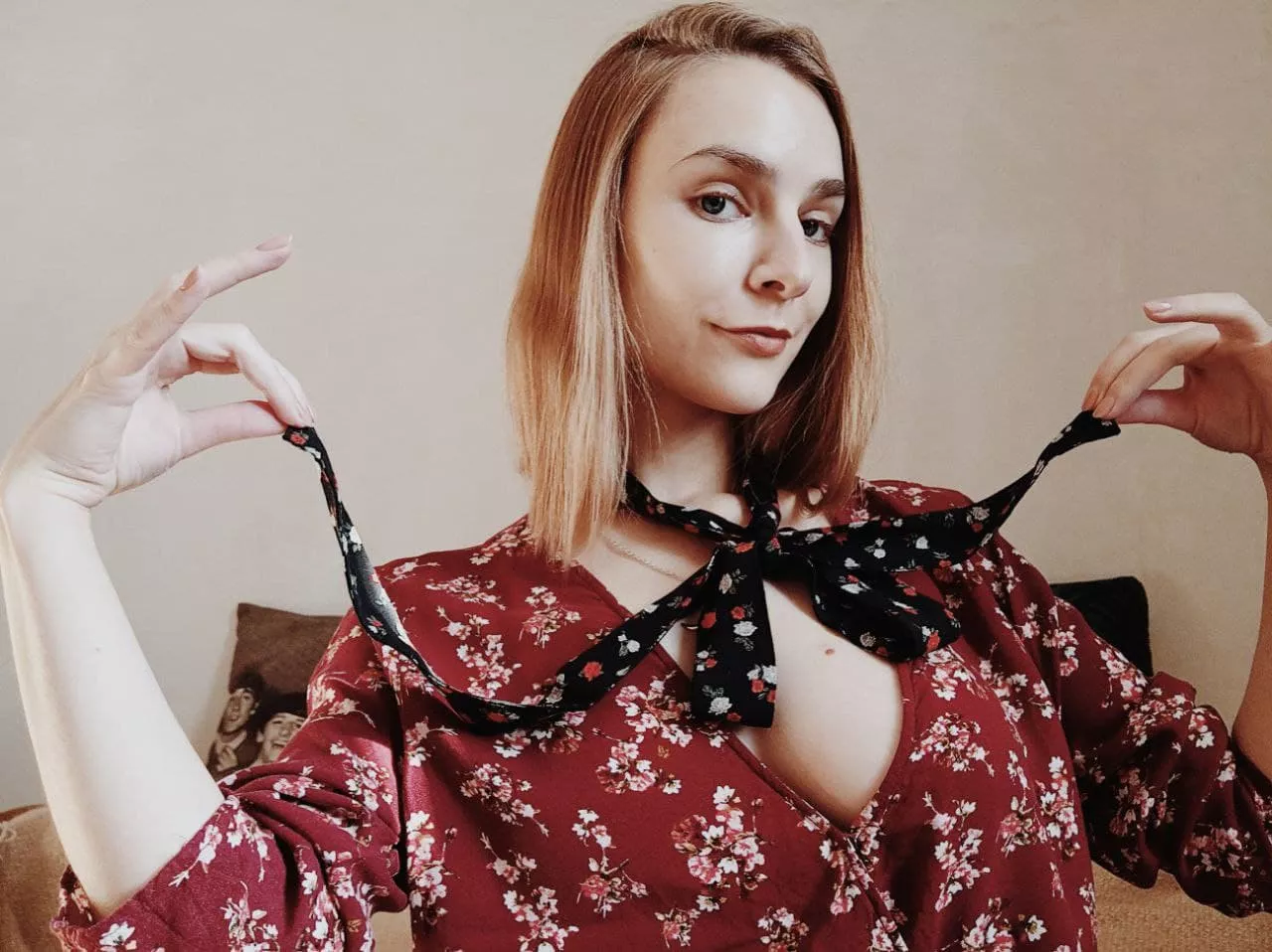 i miss the elegant neck bows fashion from previous years