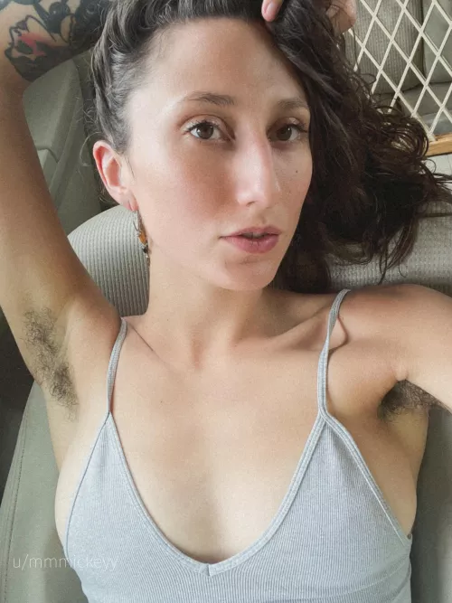 i miss the summer because i can’t show off my armpit hair under all these layers.