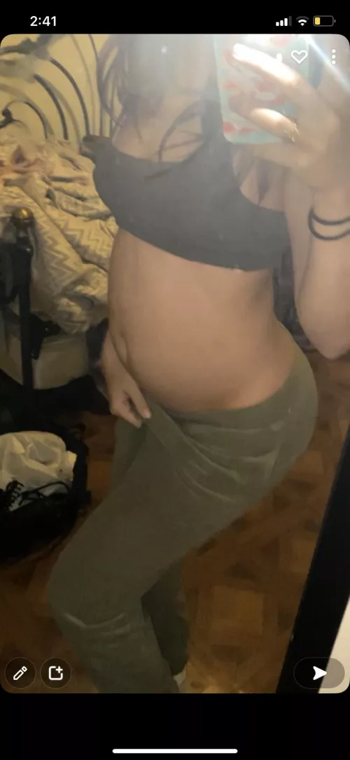 I need a belly rub 🥺 or some more food 😩 (OF in bio if you wanna see how I got this belly or a video of the belly)