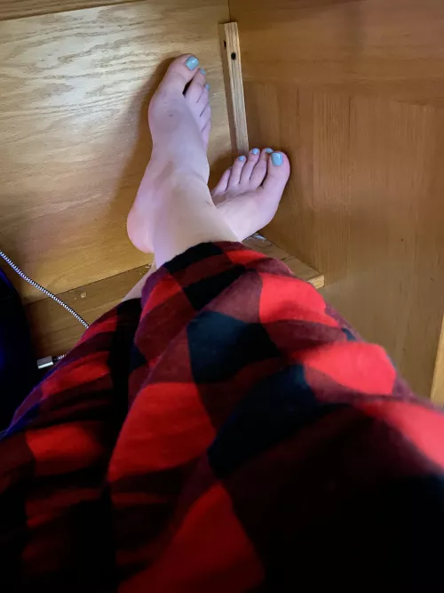 i need a better foot rest, any volunteers? π