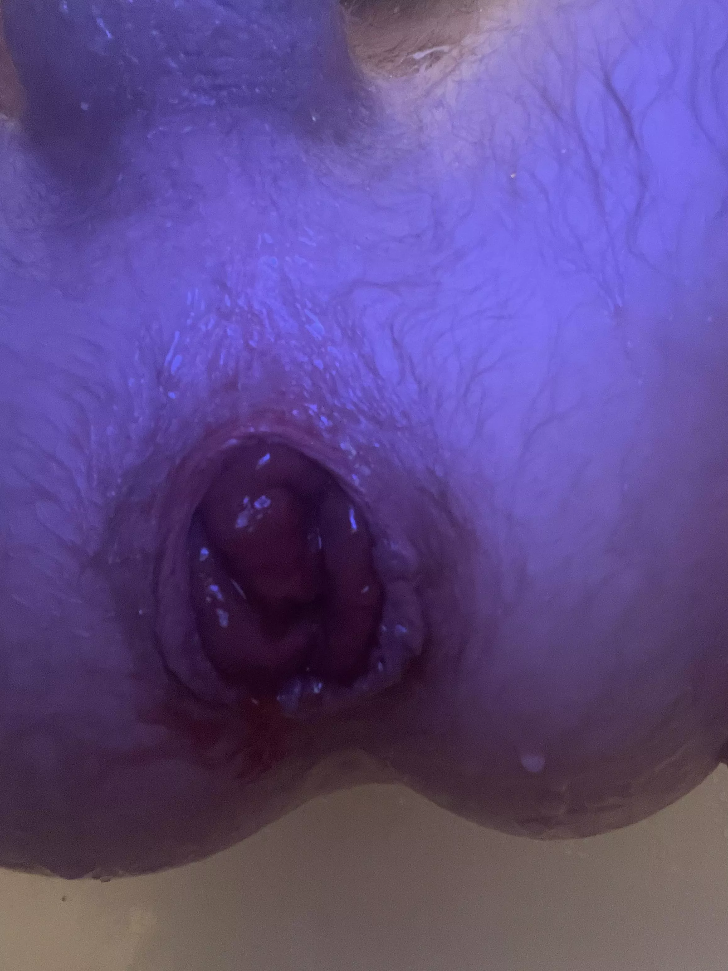 I need a hand 🤛. I think my man pussy is loose enough.