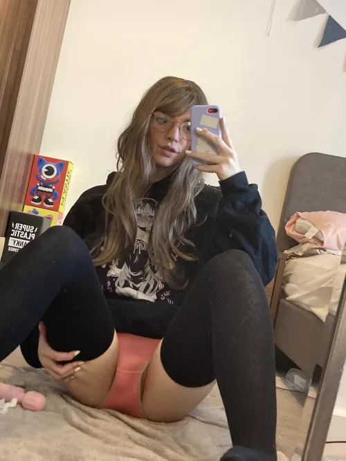 I need a hand (or a mouth 👀)