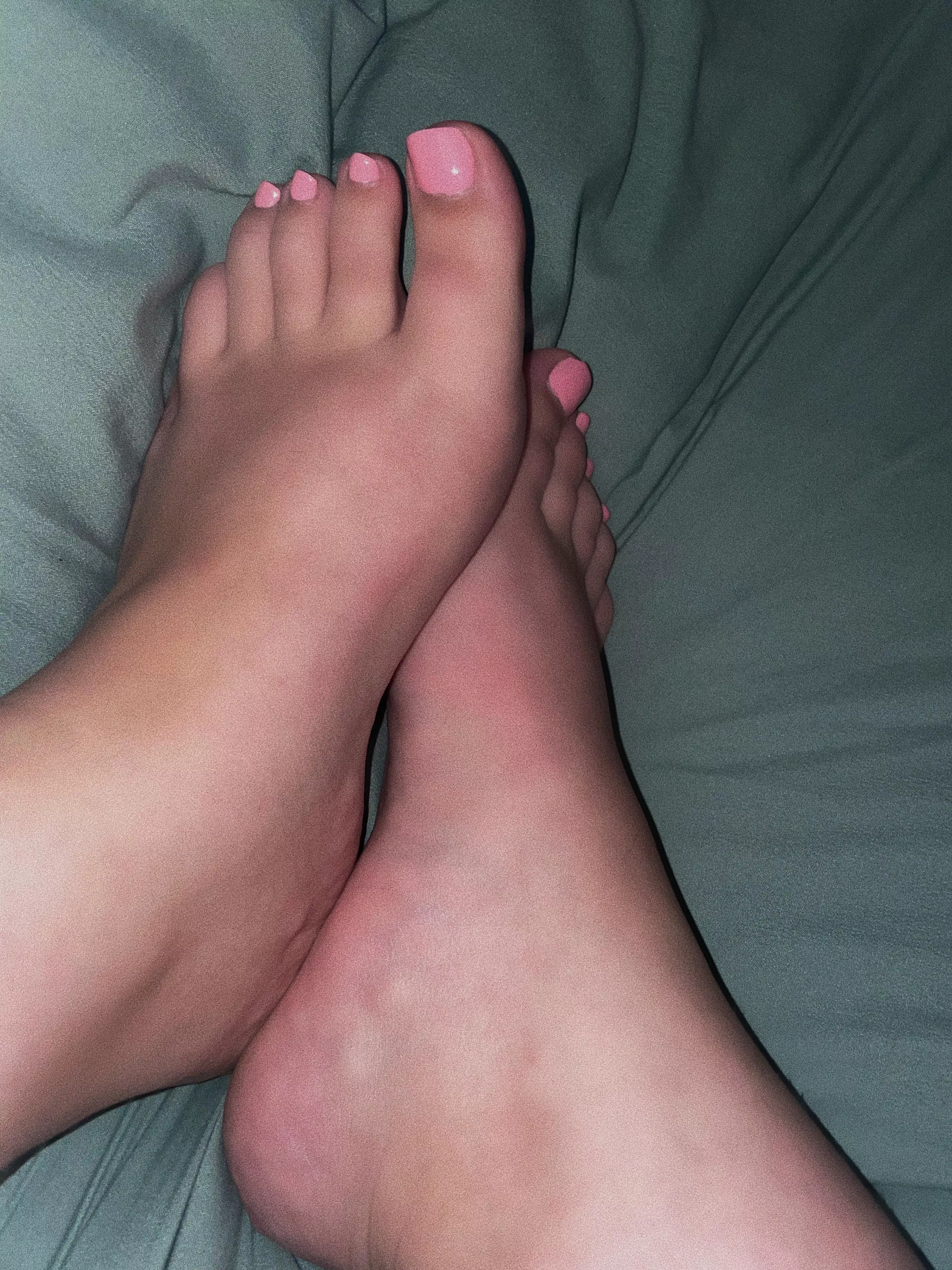 I need a pedicure and to be rubbed down I need a pedicure and to be rubbed down