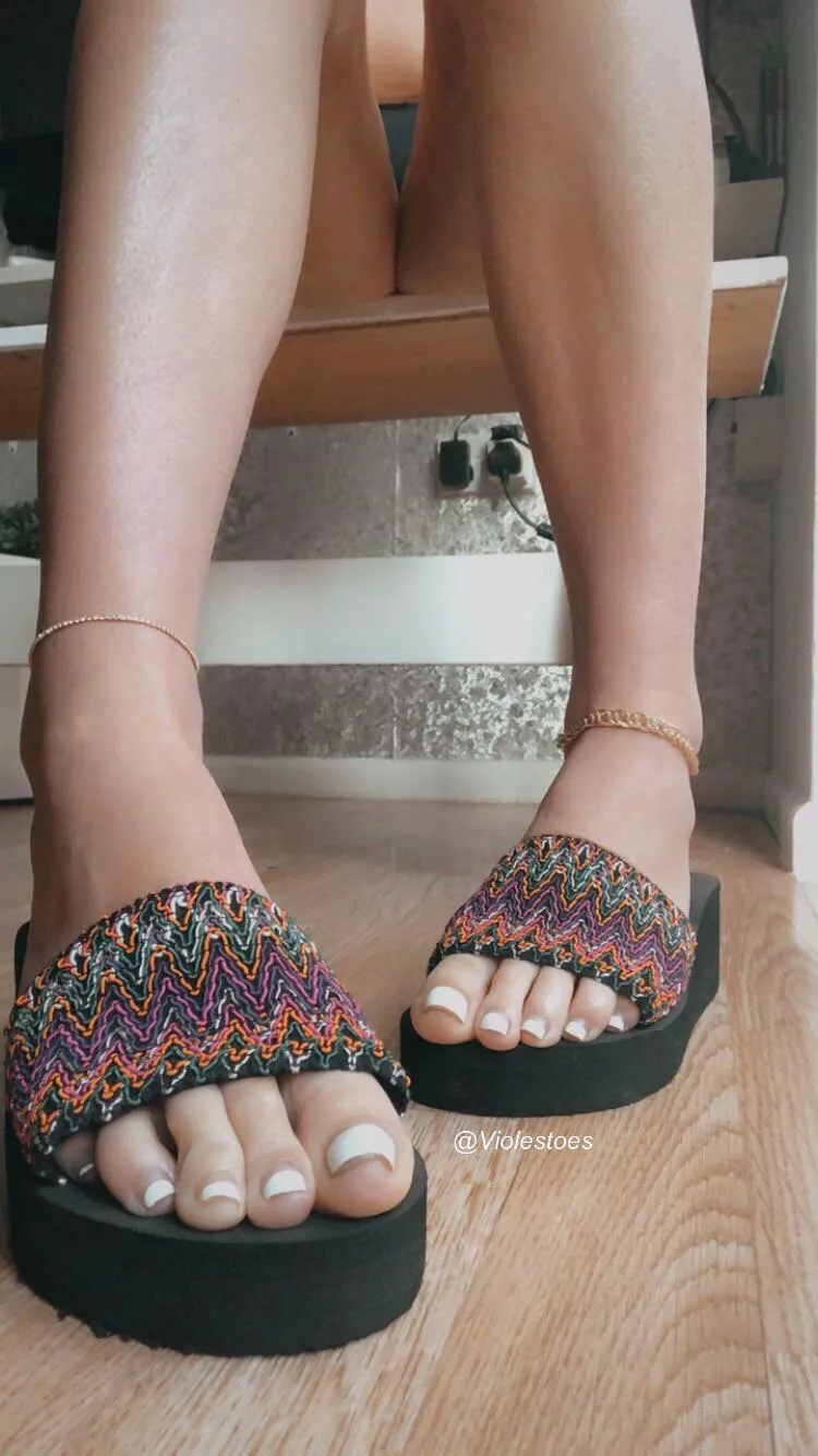 I need a pedicure but you still love my toes 😉