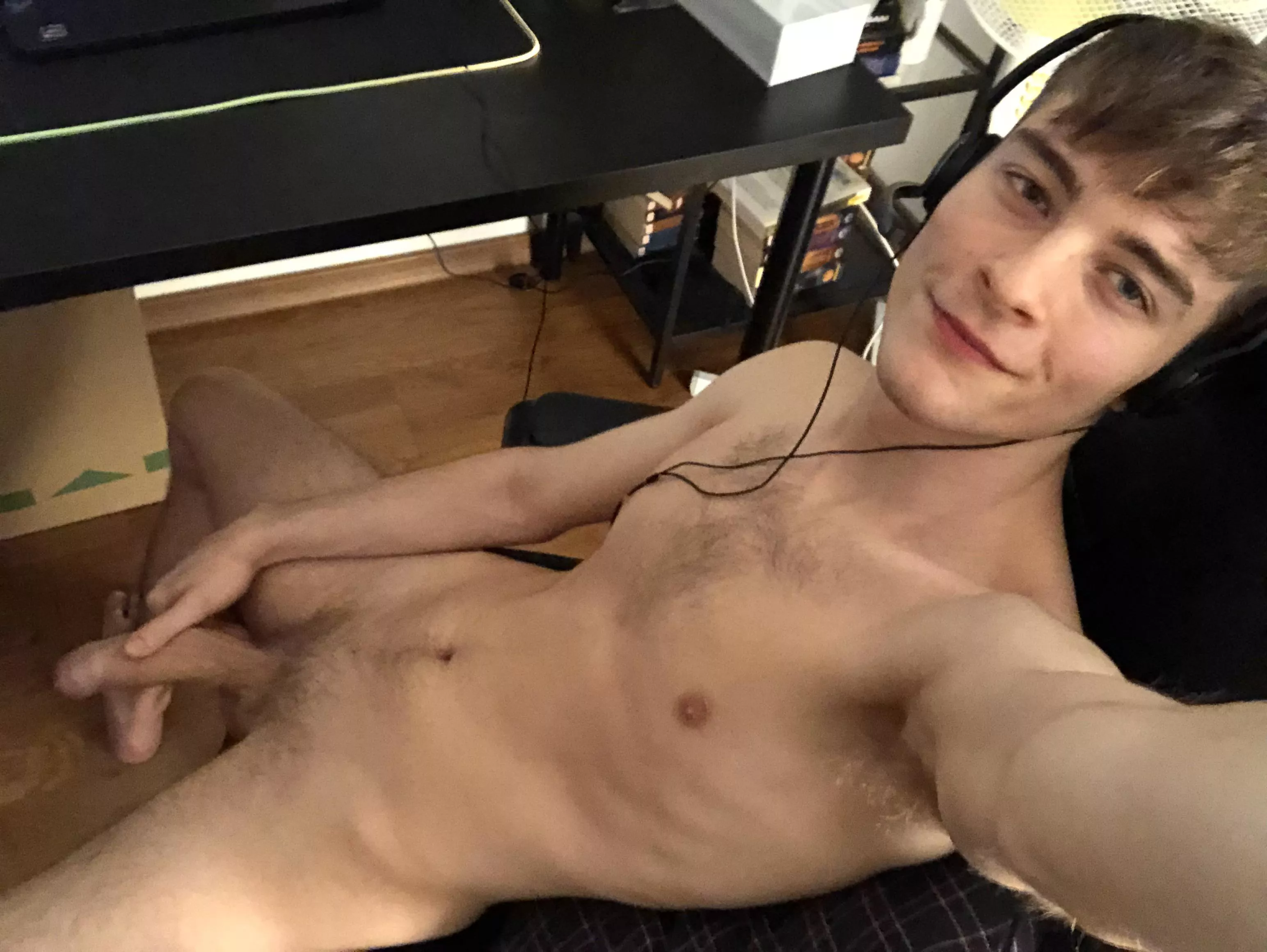 I need a player 2 to help me cum I mean win