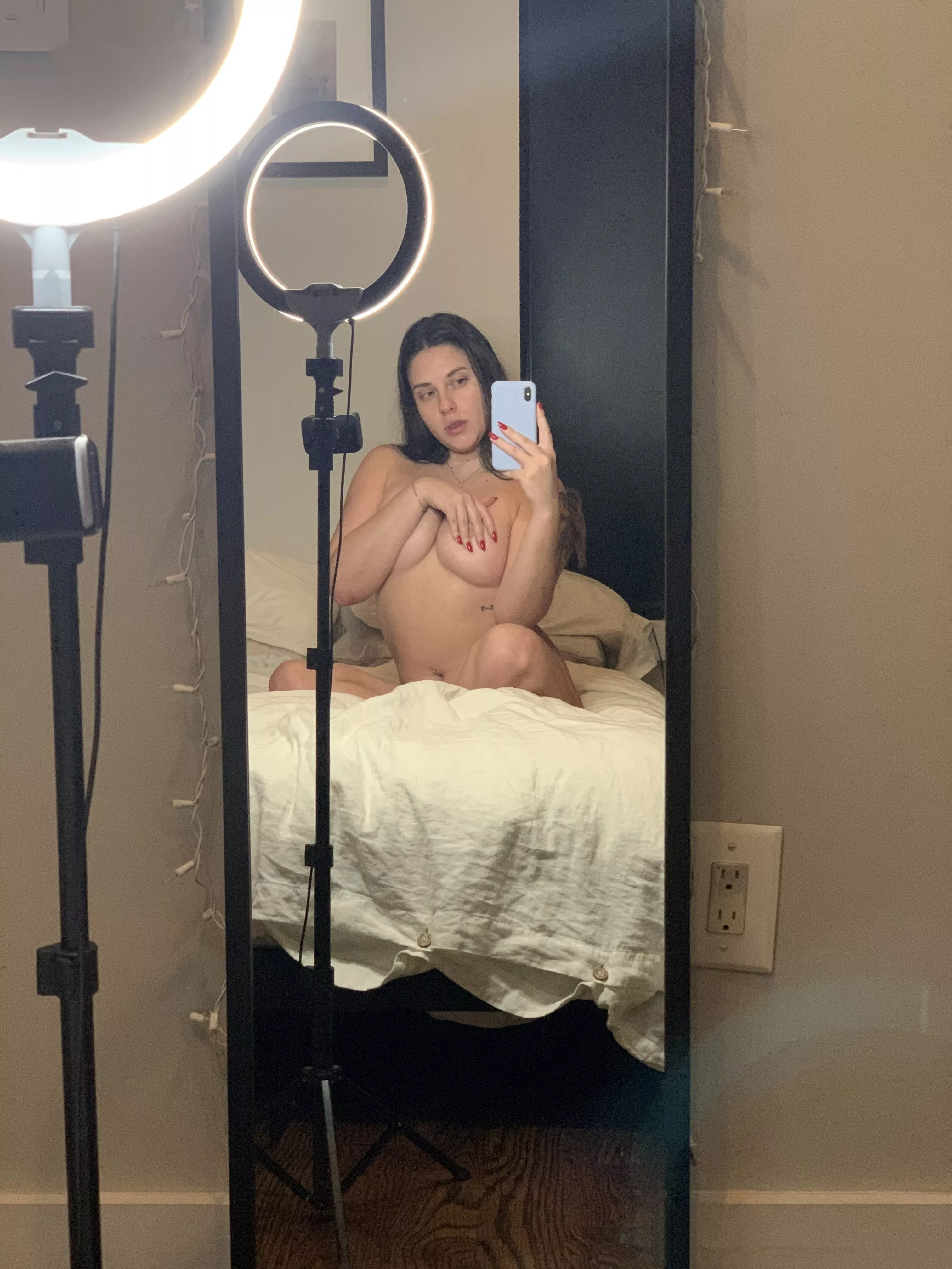 I need a real guy who is willing to play with me before sleep <3