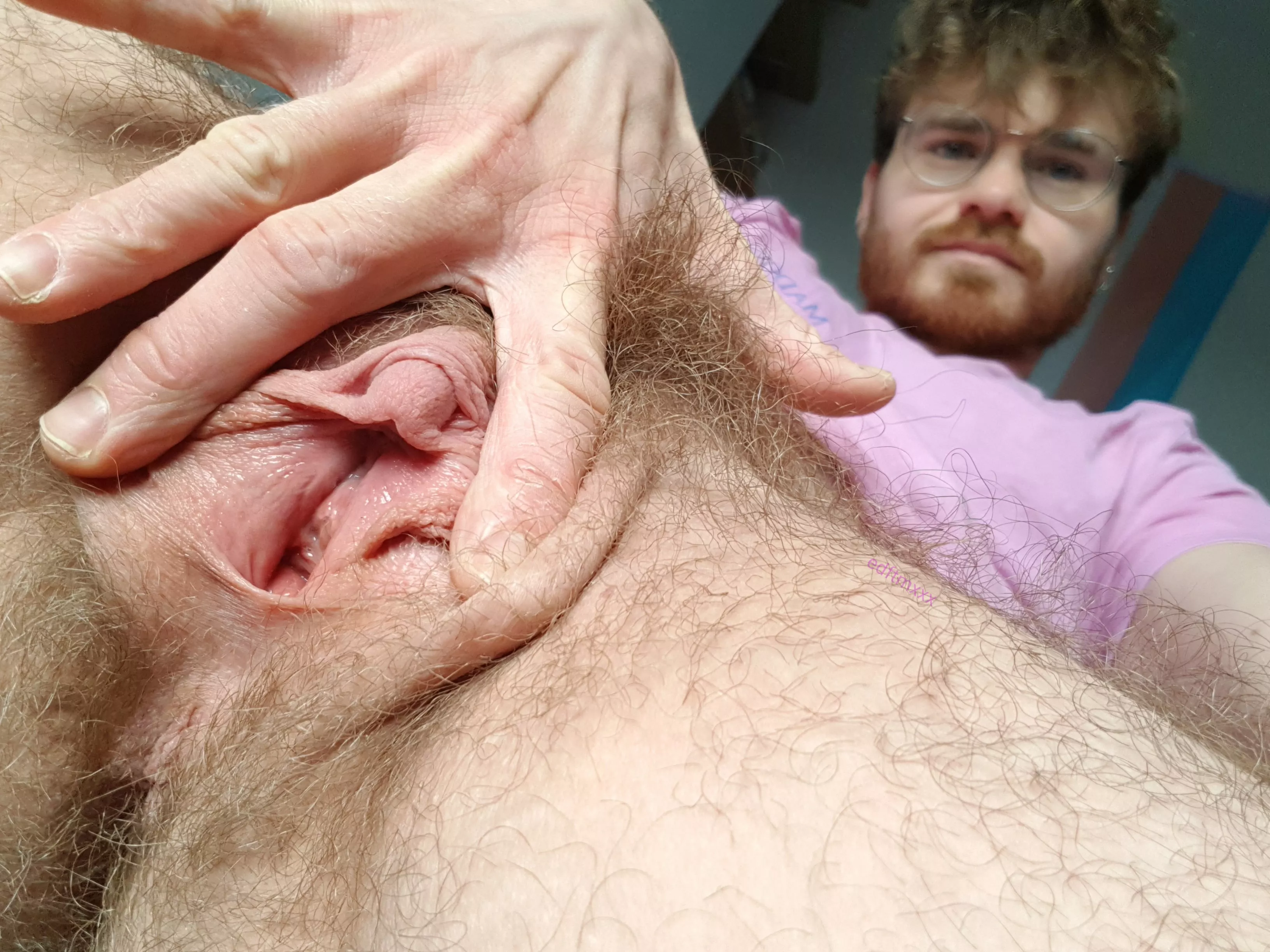 I need a tongue in my pussy🥵👅