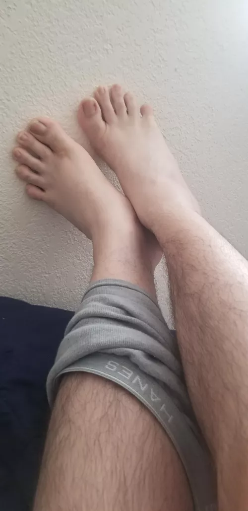 I need my feet and toes worshipped. Whose first?