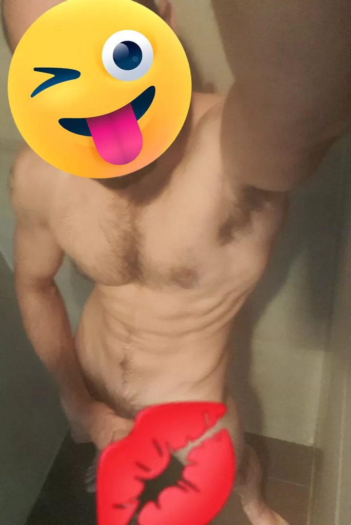 I need some help soaping my back๐๐ฆ I need some help soaping my back๐๐ฆ