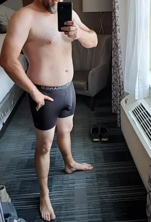 I need so(M)e on the knees pulling my boxers down.. anyone wanna help? 😘 💦Comments from all genders and orientations welcome 💦