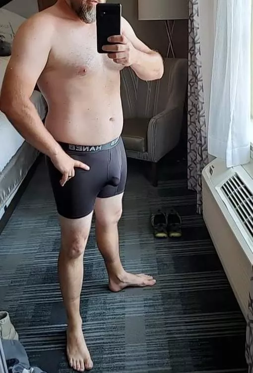 I need so(M)e on the knees pulling my boxers down.. anyone wanna help? 😘 💦Comments from all genders and orientations welcome 💦