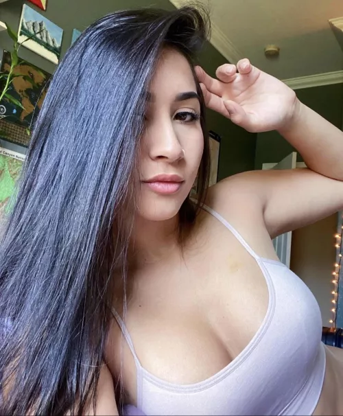 I need to fuck her tittsss