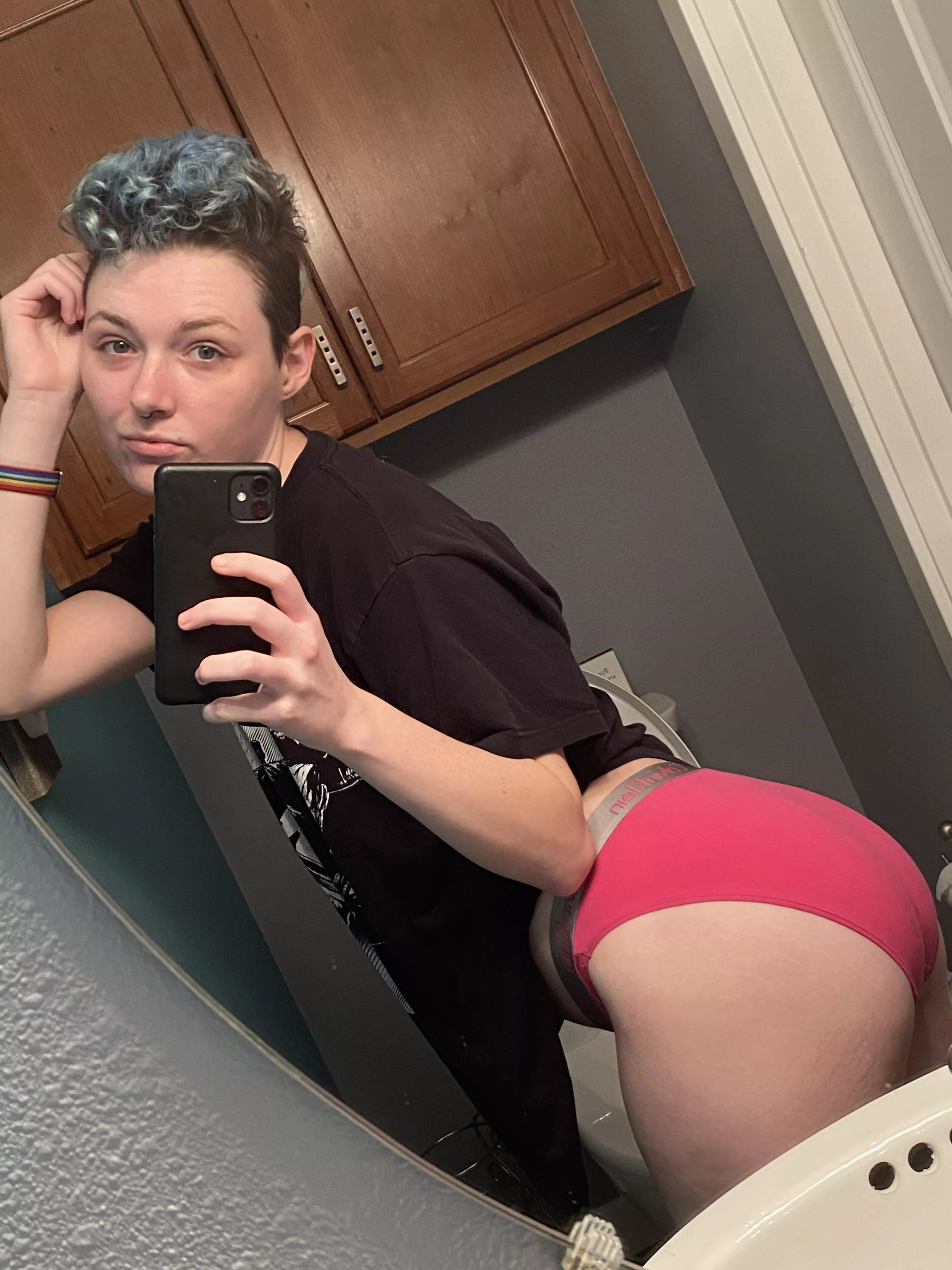 I need to get out the clippers again, hair is getting long on the sides!