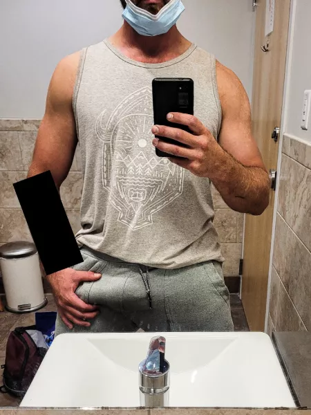 I need to tie this thing to my leg at the gym