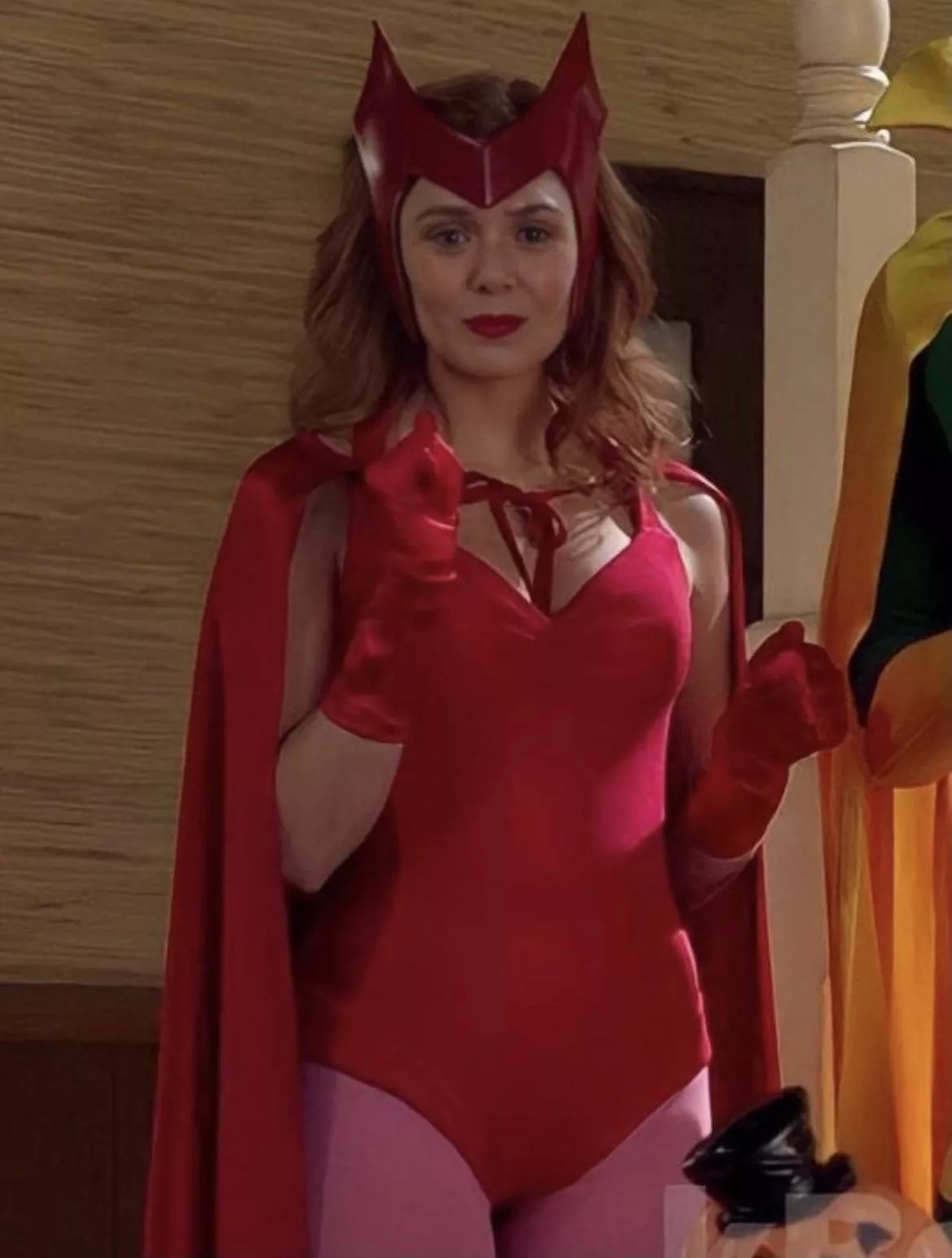 I need to worship Elizabeth Olsen. Anyone down to help?