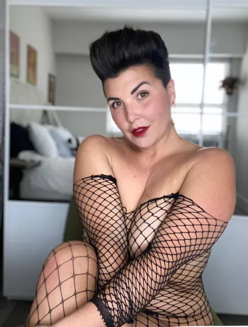 I need your attention please 😈Cum join me, link below 👇🏻