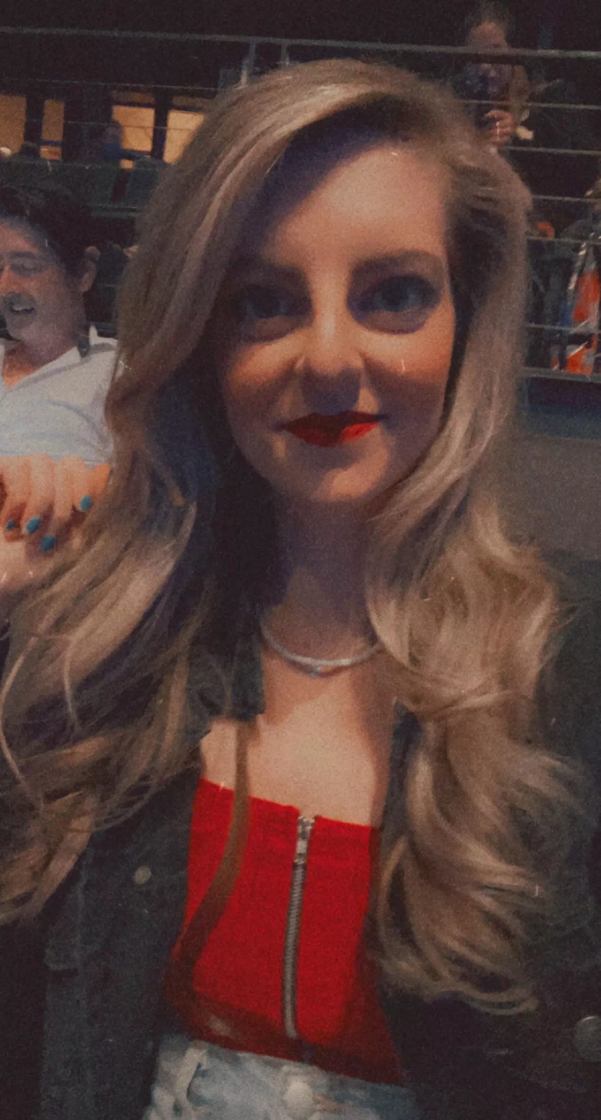 I need your help! Check the comments to get a sexy freebie. 💋