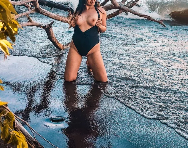 I never had sex in the water, will you be my first ?