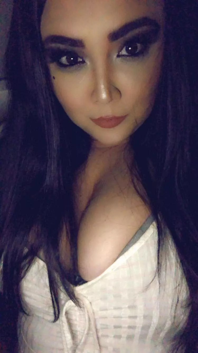 I never wear light colors but I thought today I’d try something different