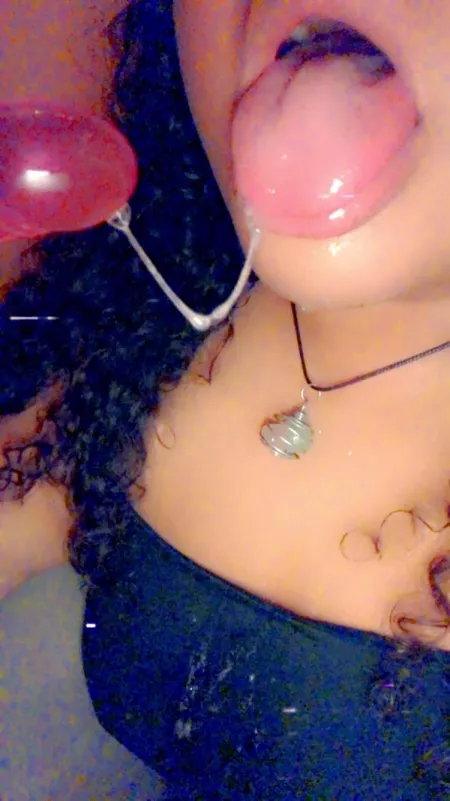 I only know how to make a mess when it comes to giving head 😈🌸💕