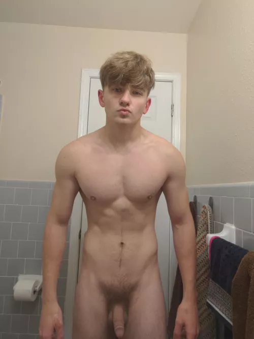 I promise it's small bc it's cold