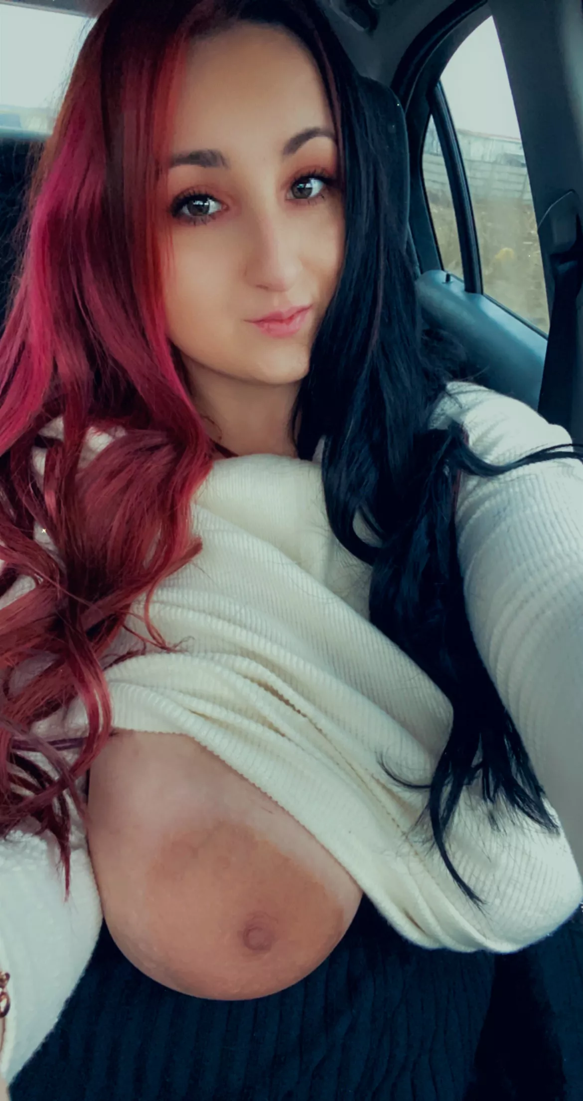 I promise no one crashed while I was driving with my boobs out today . Here's proof