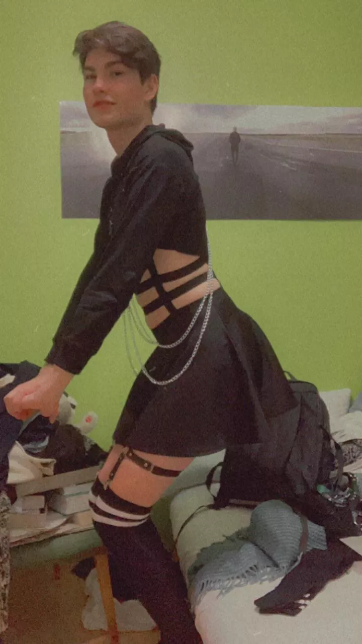 I really like black outfits:)