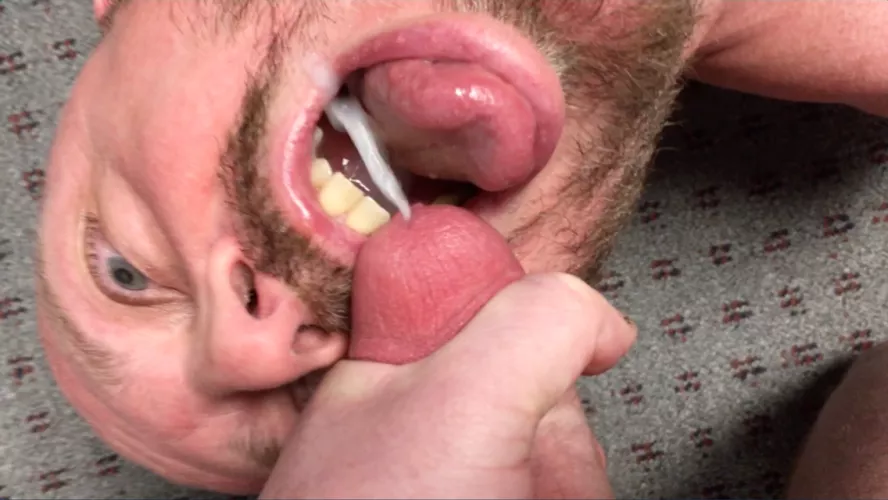 I really love to swallow hot cum!