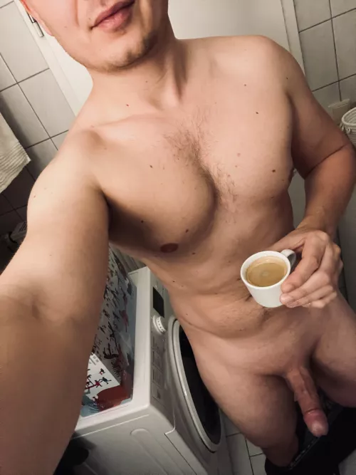 I really need my morning coffee βοΈ Whatβs your thing that gives you a good start into the day? ;)